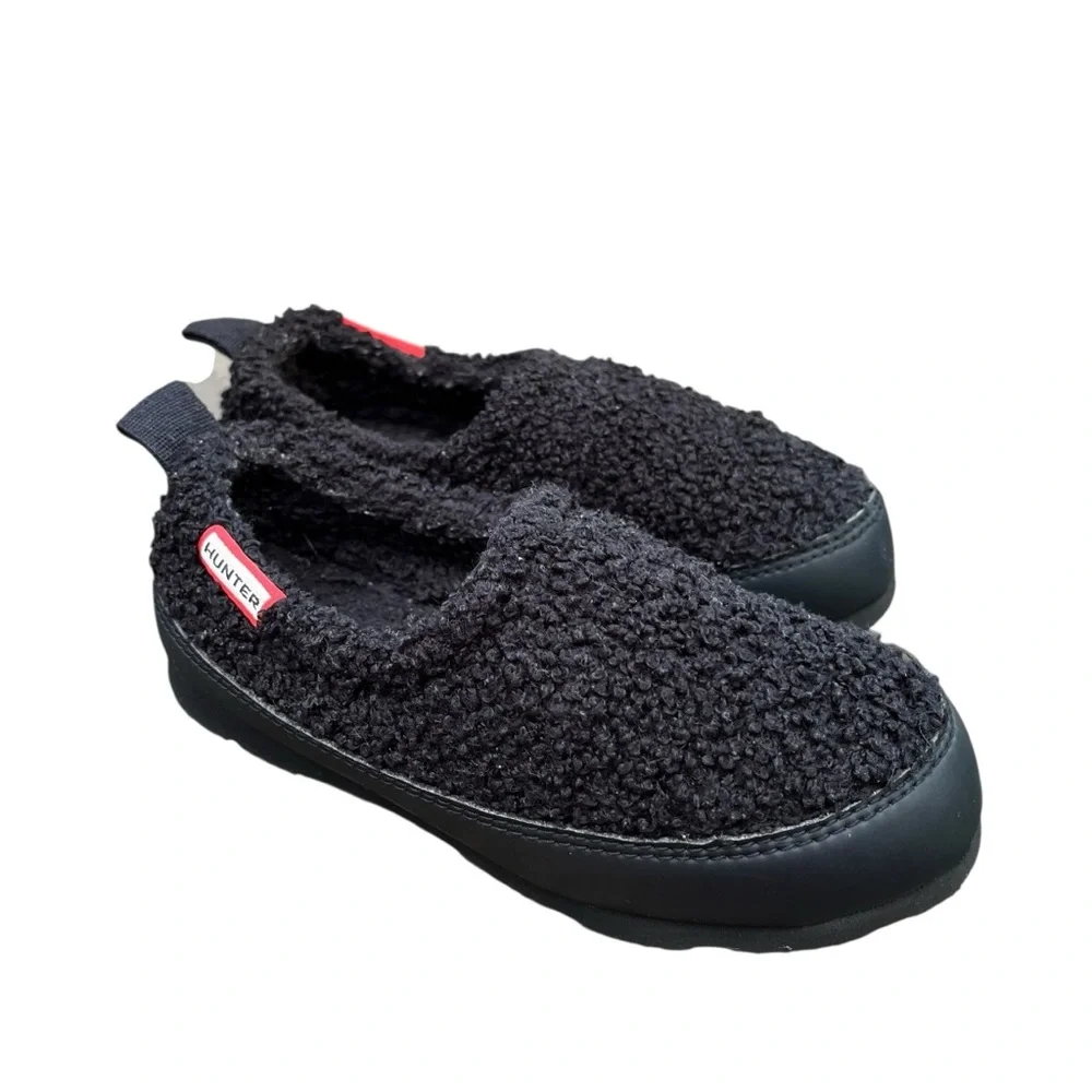 Hunter Kids black fuzzy sherpa slippers with indoor/outdoor rubber sole